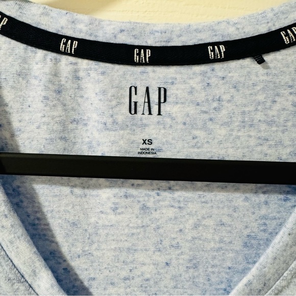 GAP Light Blue Marled V-Neck Tee - Size XS - Picture 3 of 5